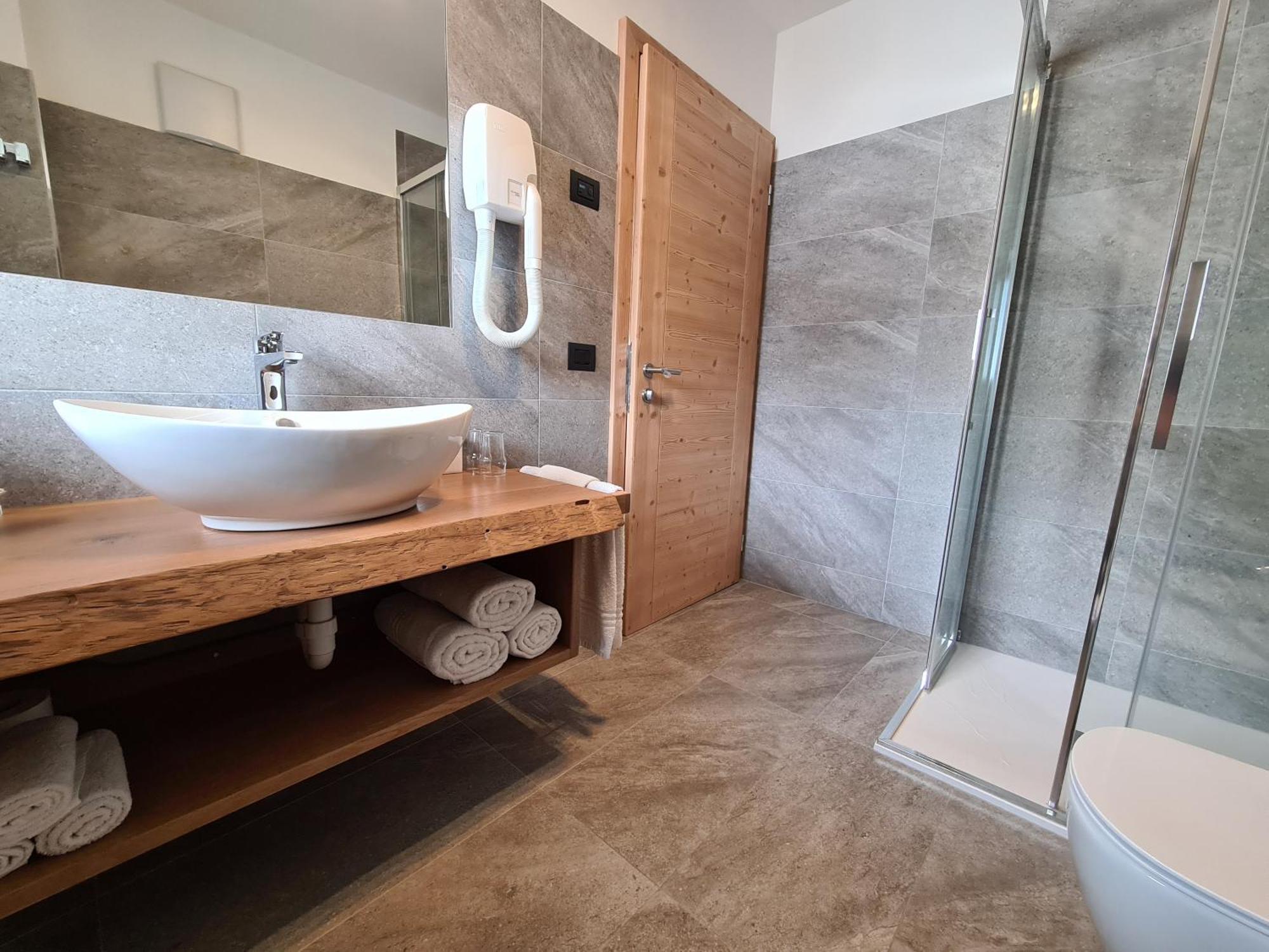 Hotel Piedibosco Моена Екстериор снимка
