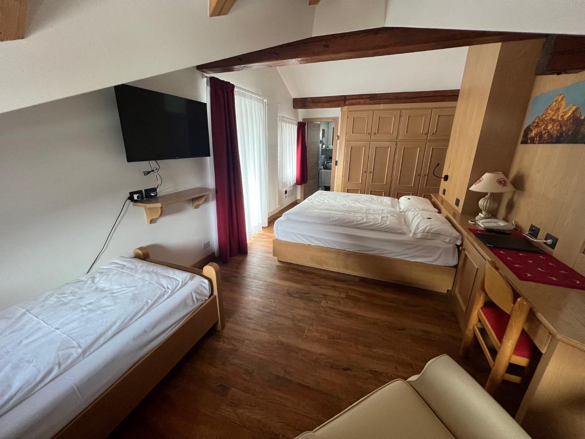 Hotel Piedibosco Моена Екстериор снимка