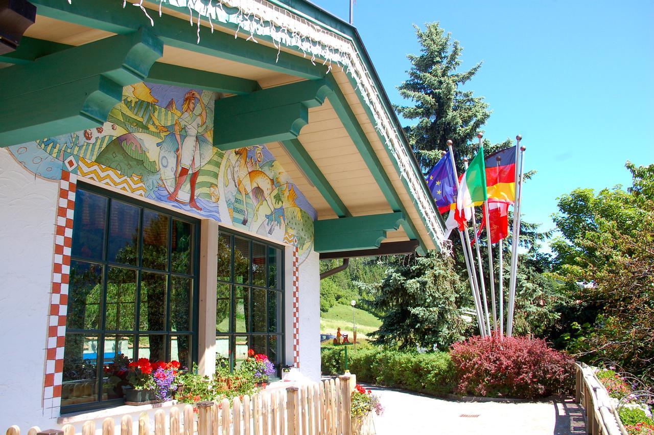 Hotel Piedibosco Моена Екстериор снимка