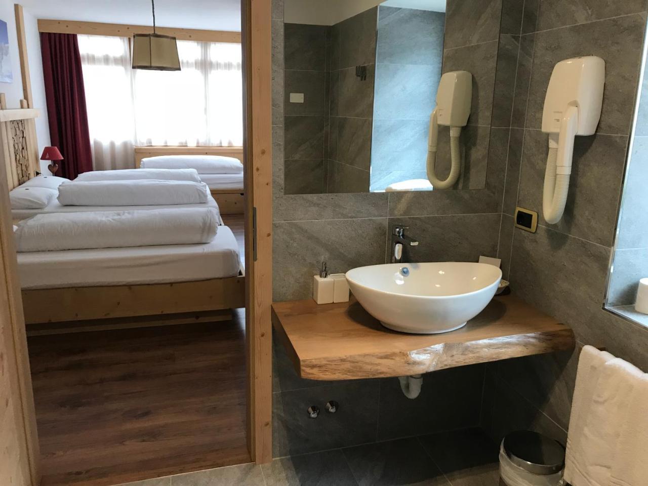 Hotel Piedibosco Моена Екстериор снимка