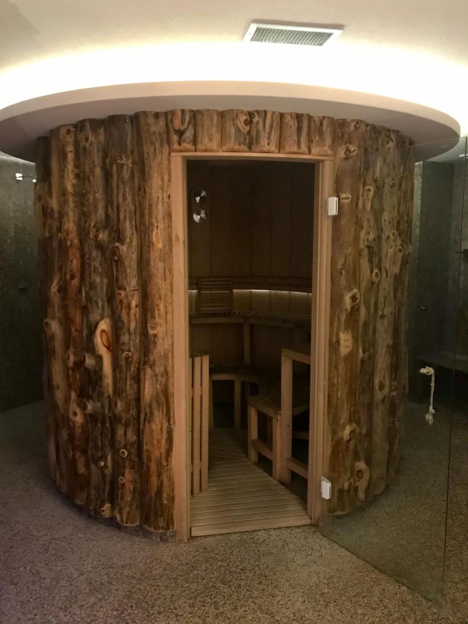 Hotel Piedibosco Моена Екстериор снимка